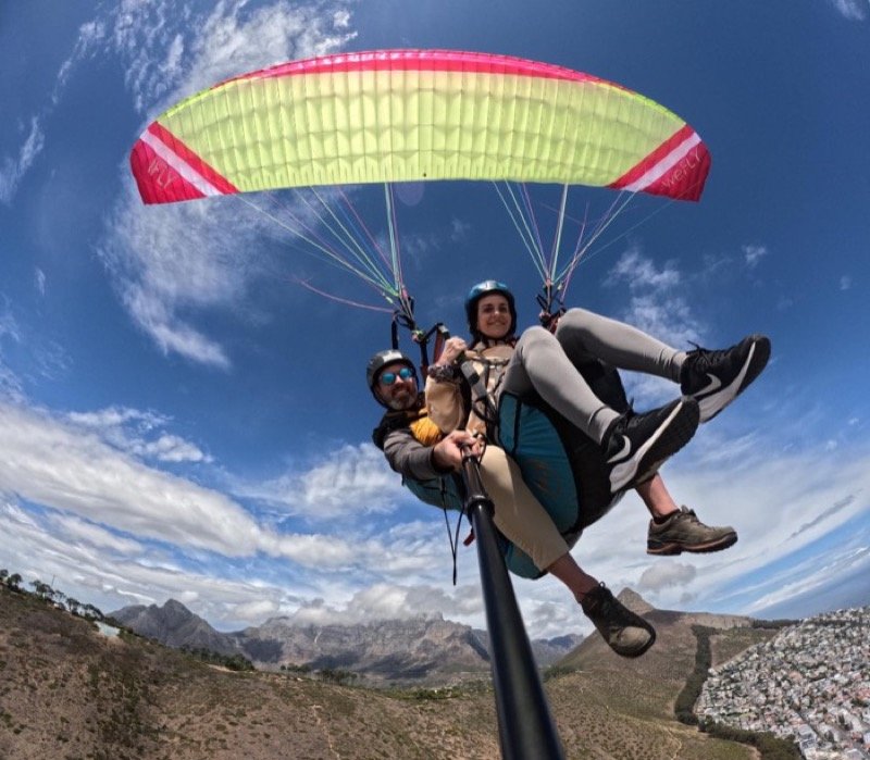 Tandem yamaç paraşütü uçuşu